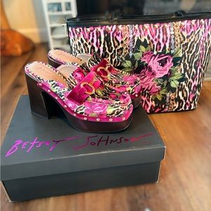 Betsy Johnson matching shoes and purse set